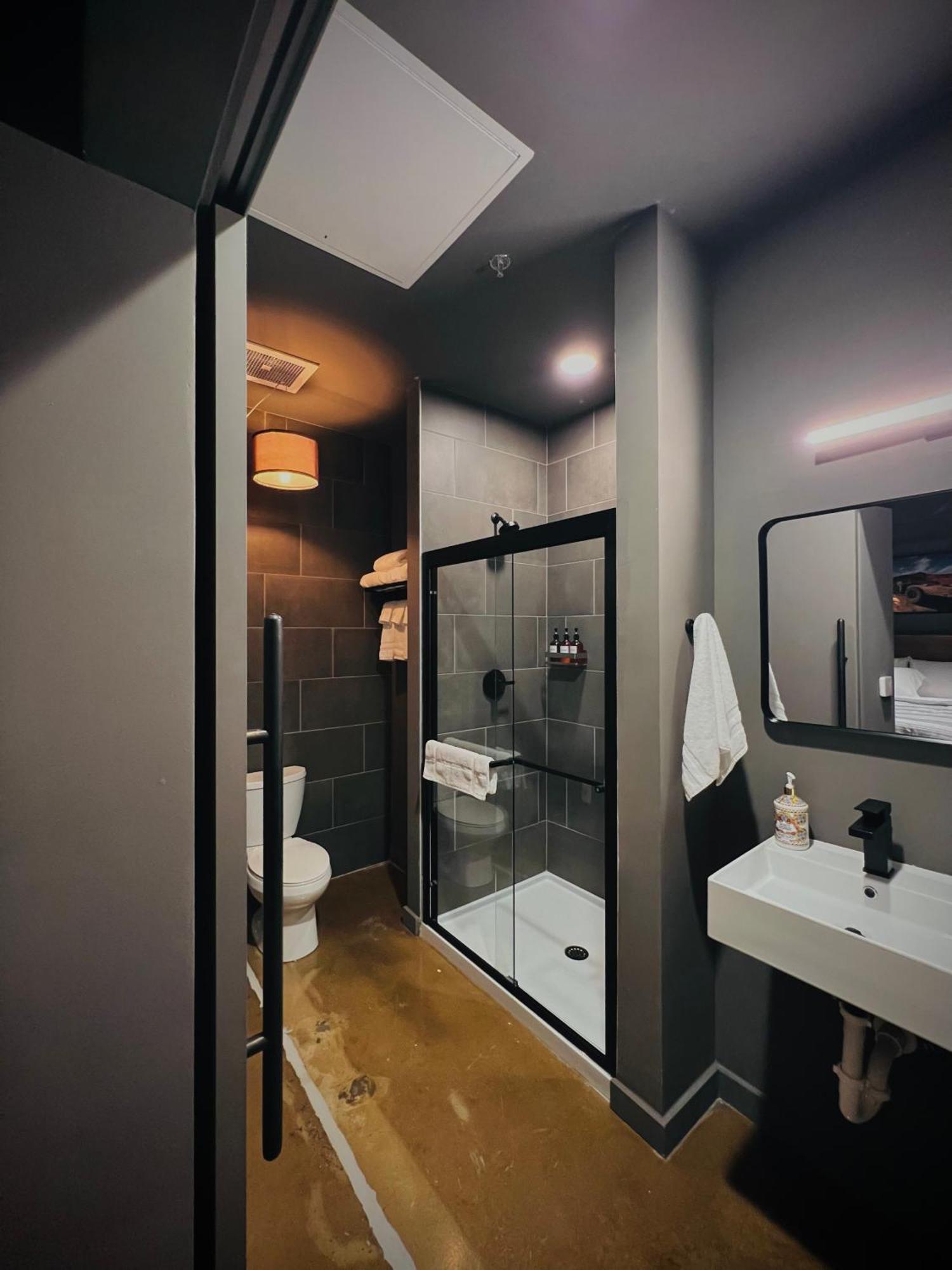 Classified Moto - The Frank Room Richmond Exteriör bild